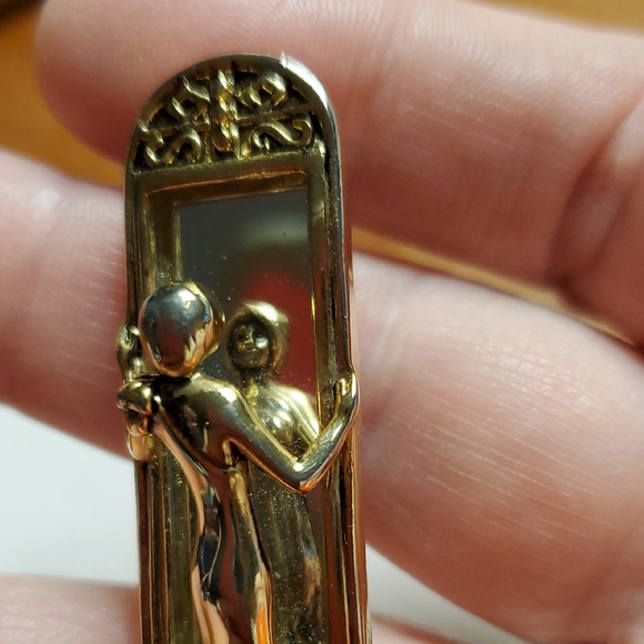 Unsigned AJC Lady in Flapper Dress Looking In Mirror brooch. Art Deco - Picture 3 of 7